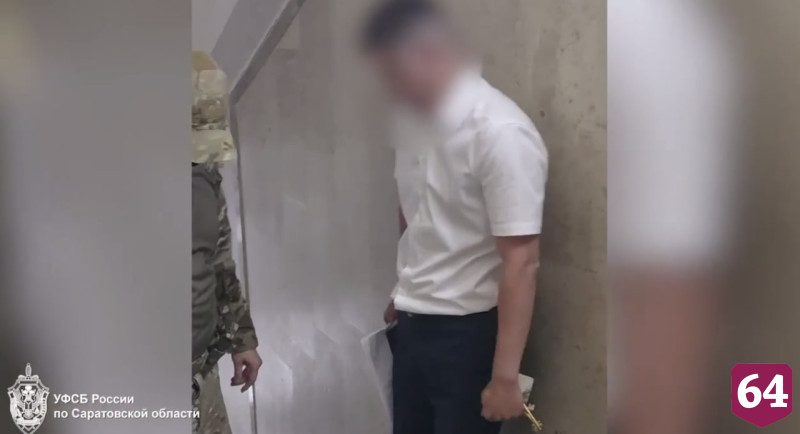 Саратовского таможенника осудили на 3 года за фальсификацию дела о взятке